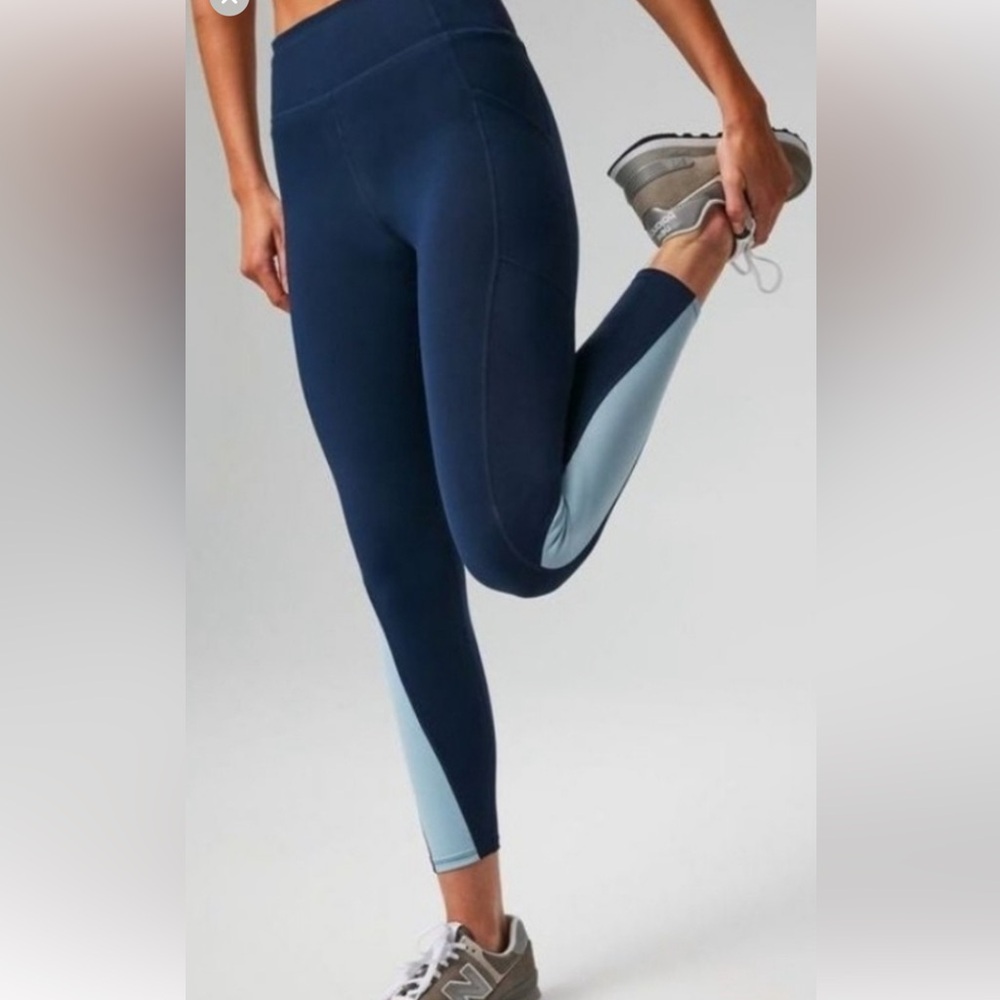 Tuckernuck Sport Blue and Light Blue Leggings